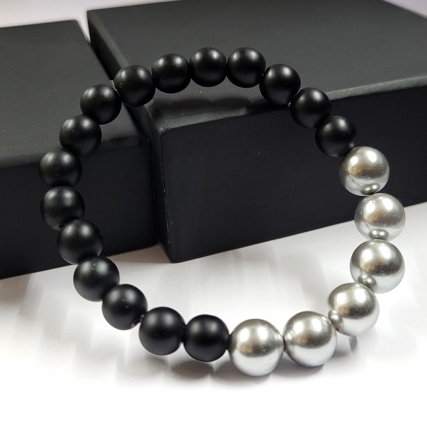 Silver Shell Pearls 10mm Bracelet With 8mm Black Beads