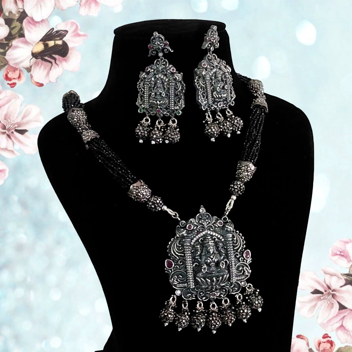 Tessa Laxmi Pendant Necklace Set