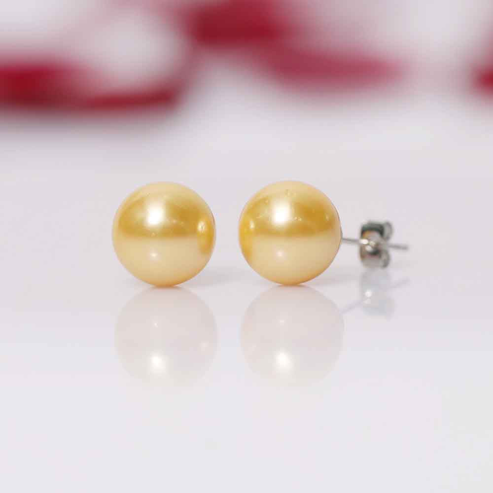 Golden Hour Freshwater Pearl Stud Earrings | Cheyanne Symone