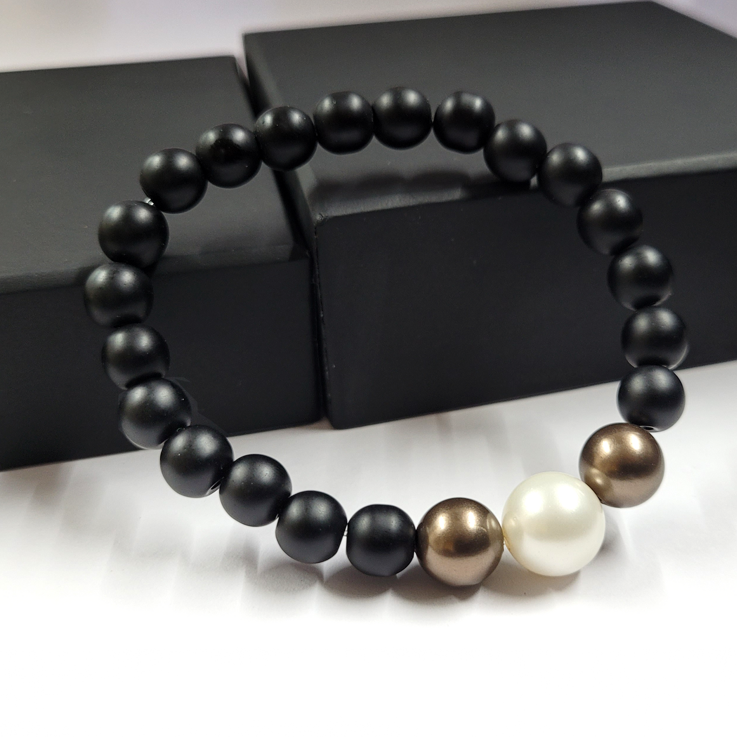 Chocolate And White Shell Pearls Bracelet With 8mm Black Beads