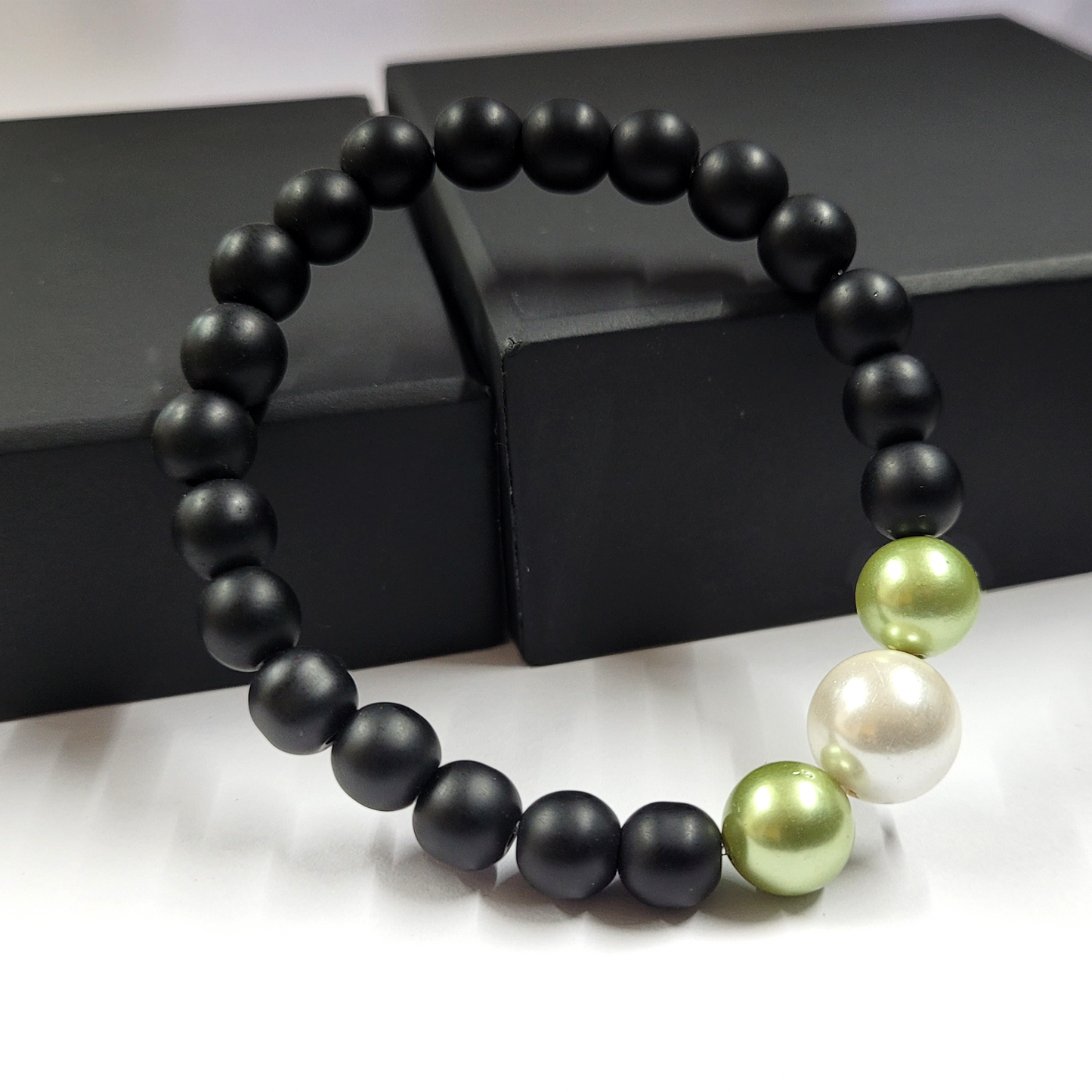 Green And White Shell Pearls Bracelet With 8mm Black Beads