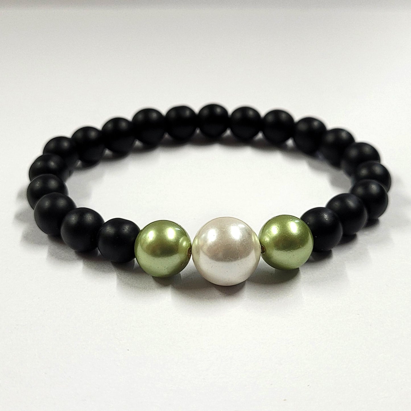 Green And White Shell Pearls Bracelet With 8mm Black Beads