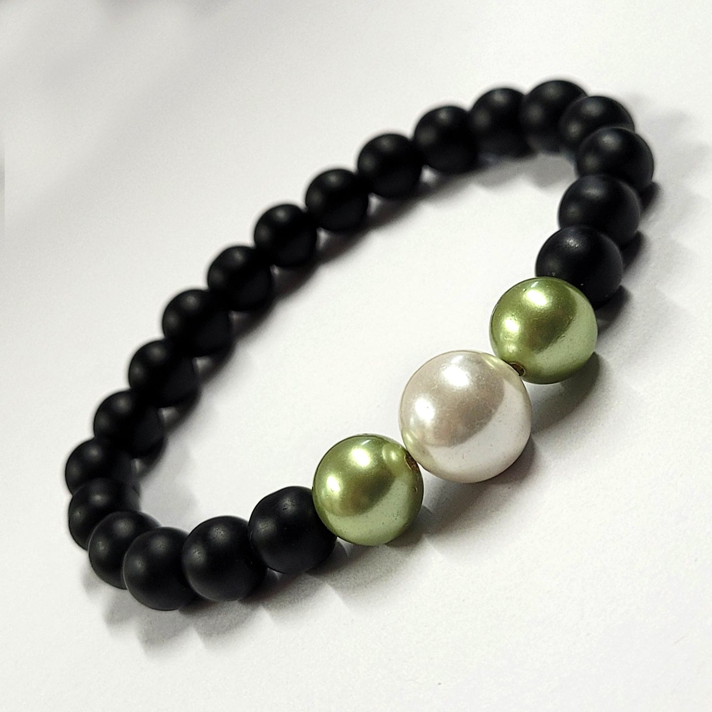 Green And White Shell Pearls Bracelet With 8mm Black Beads