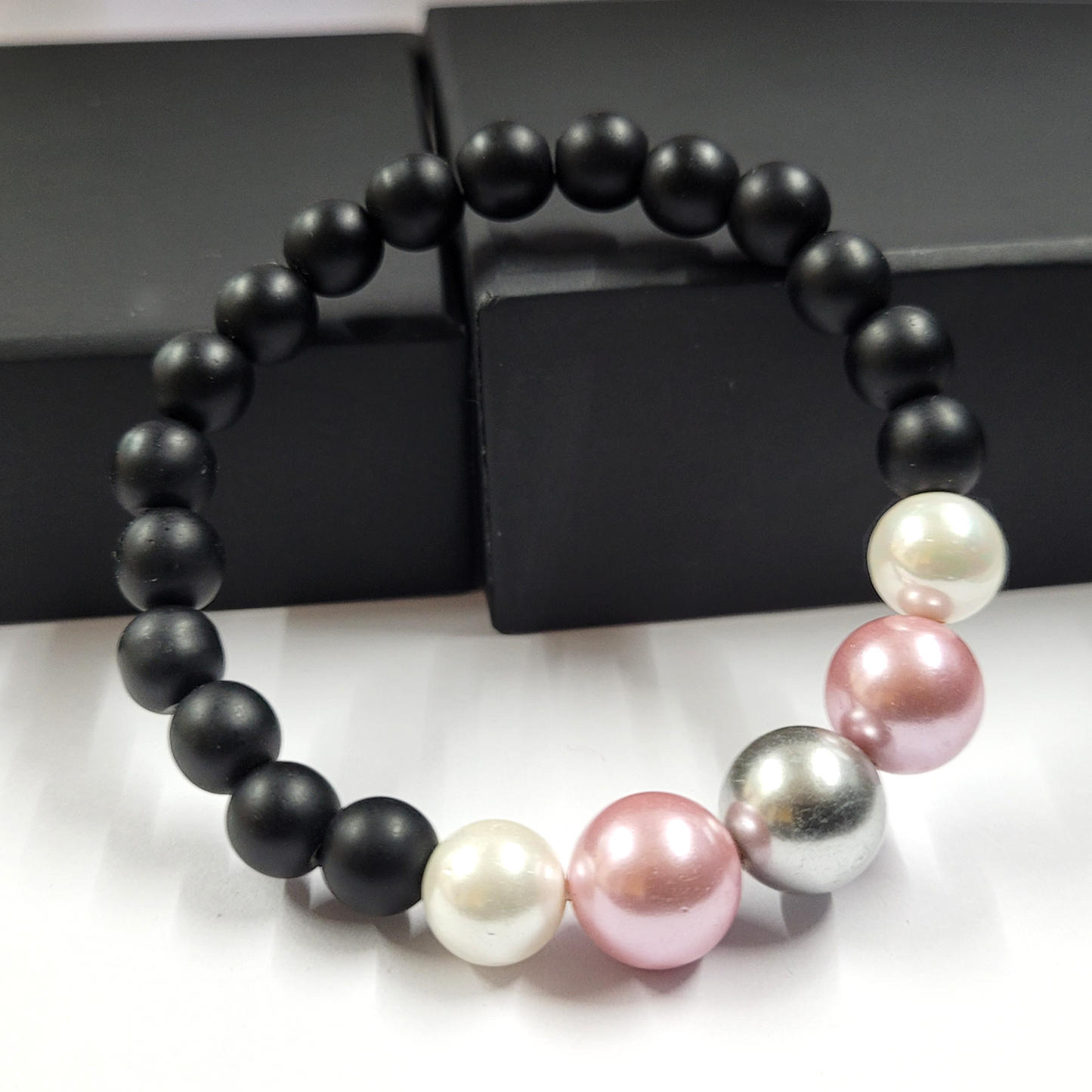 Multicolor Shell Pearls Bracelet With 8mm Black Beads