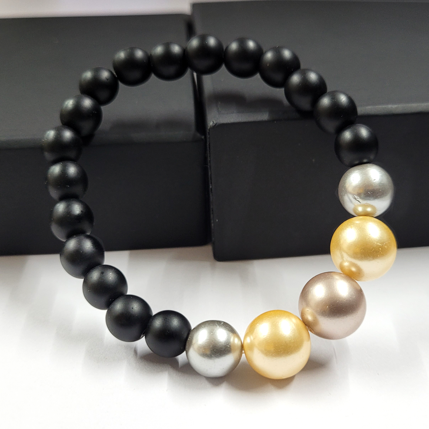 Multicolor Shell Pearls Bracelet With 8mm Black Beads