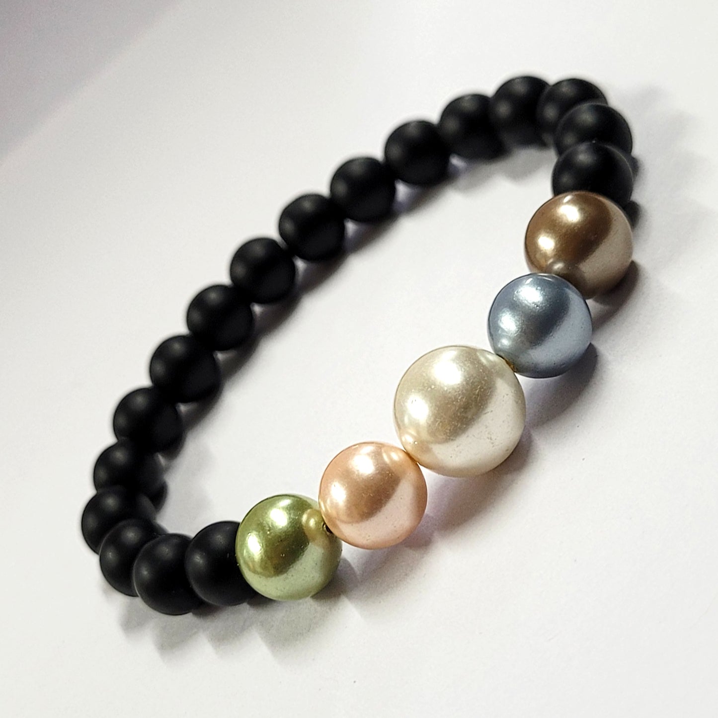 Multicolor Shell Pearls Bracelet With 8mm Black Beads