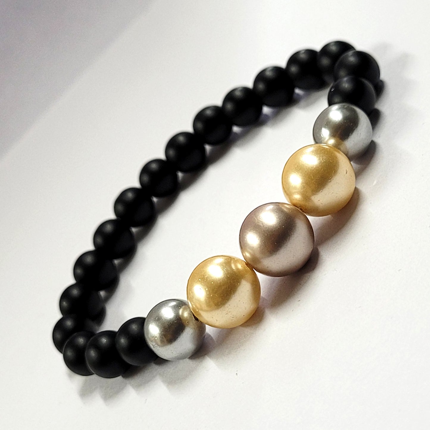 Multicolor Shell Pearls Bracelet With 8mm Black Beads