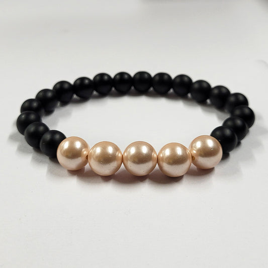 Cream Shell Pearls 10mm Bracelet With 8mm Black Beads