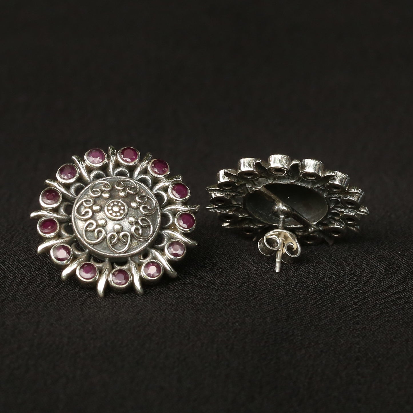 925 Silver Antique Look Ruby Red Stud