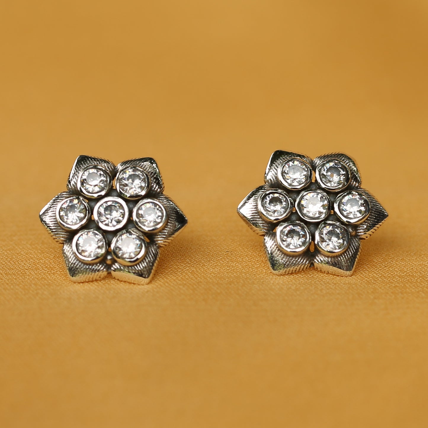 925 Silver Antique Look Hexagonal Zircon Stud