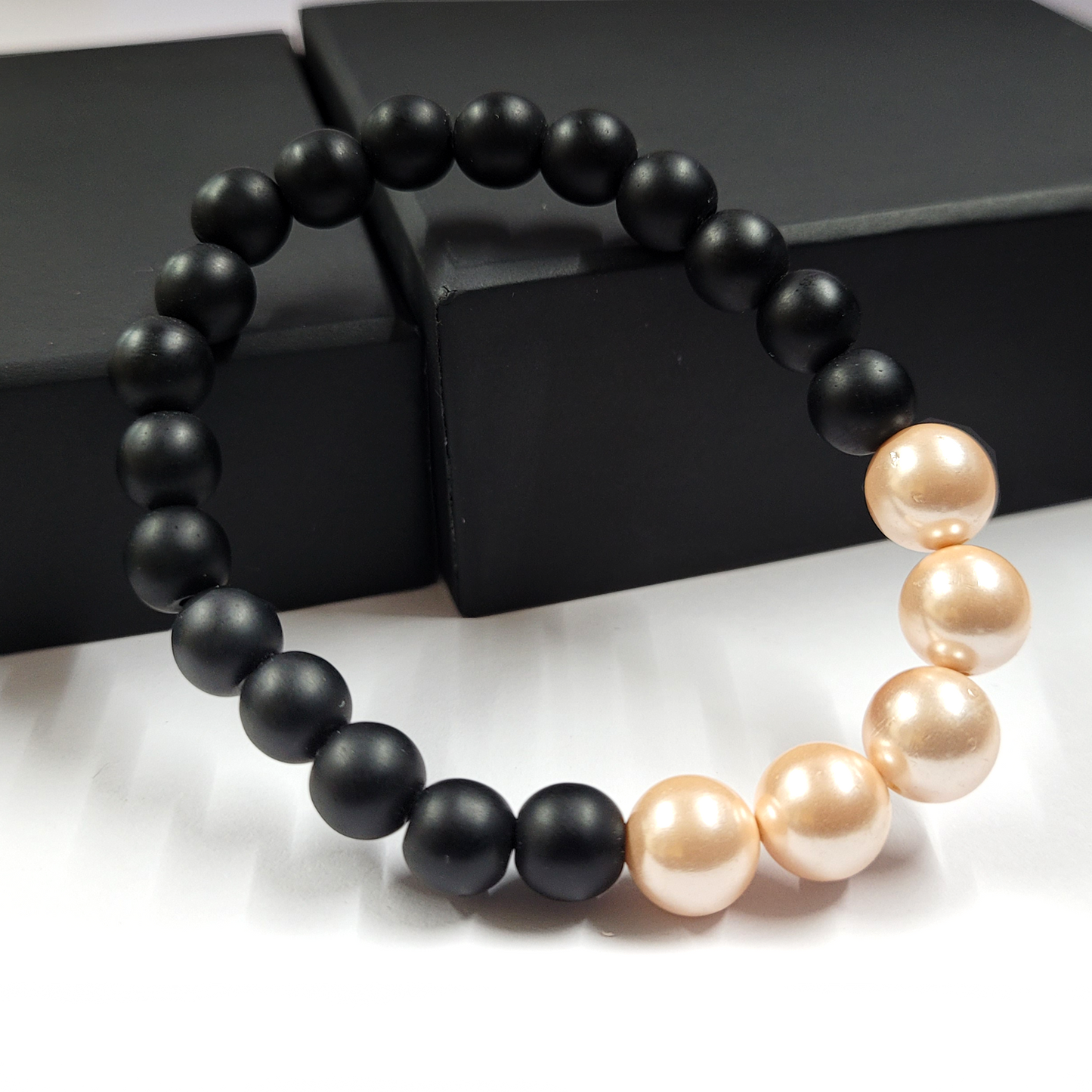 Cream Shell Pearls 10mm Bracelet With 8mm Black Beads