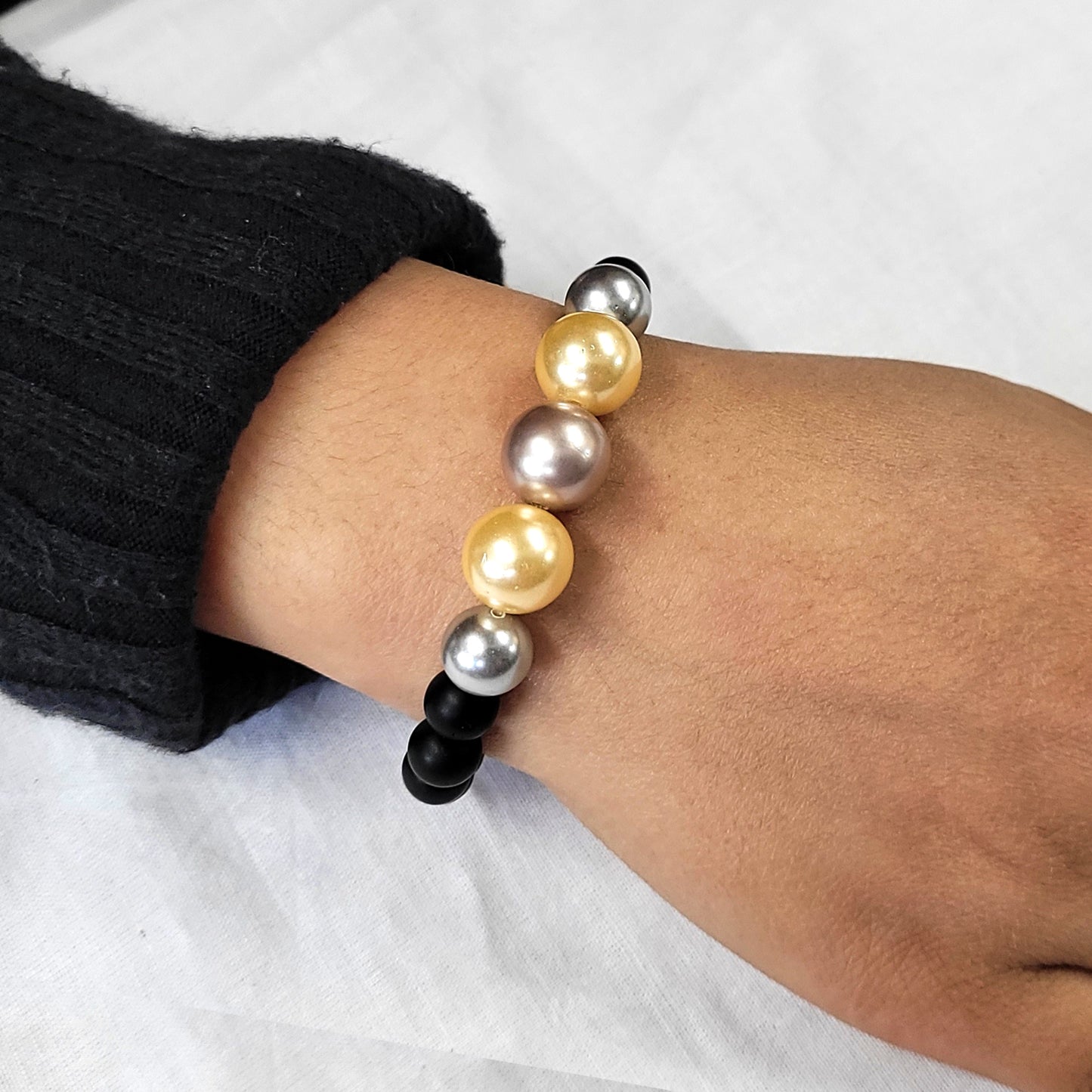 Multicolor Shell Pearls Bracelet With 8mm Black Beads