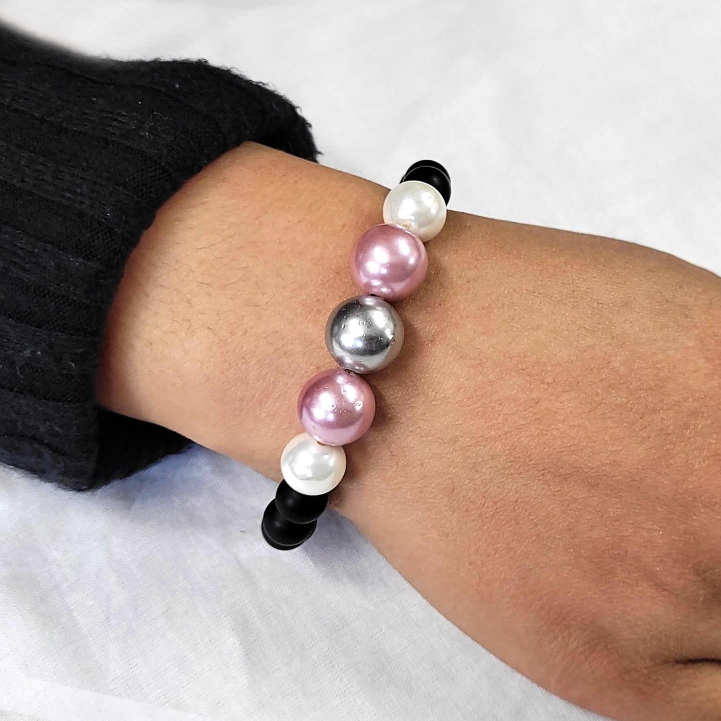 Multicolor Shell Pearls Bracelet With 8mm Black Beads