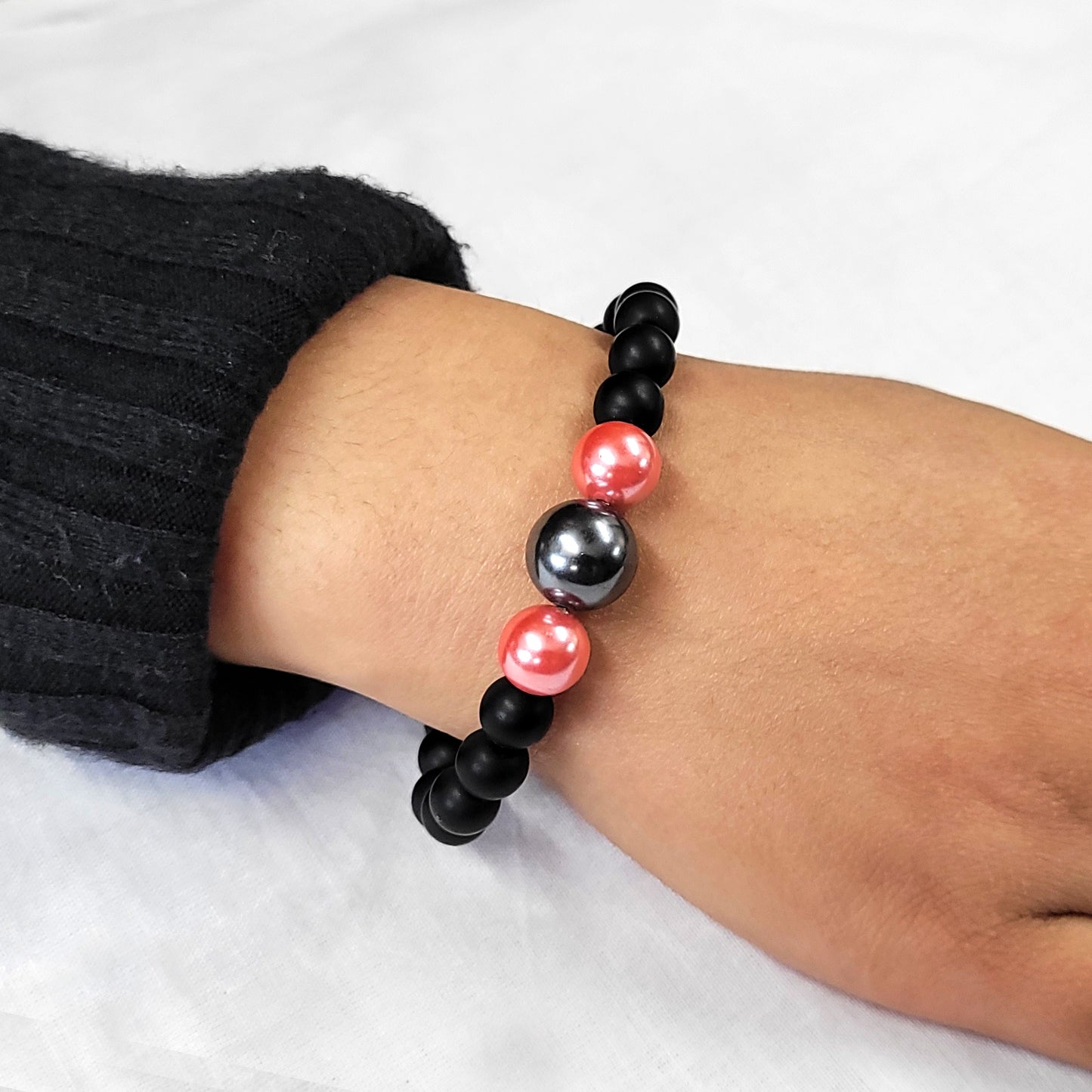 Reddish Pink And Metallic Black Shell Pearls Bracelet With 8mm Black Beads