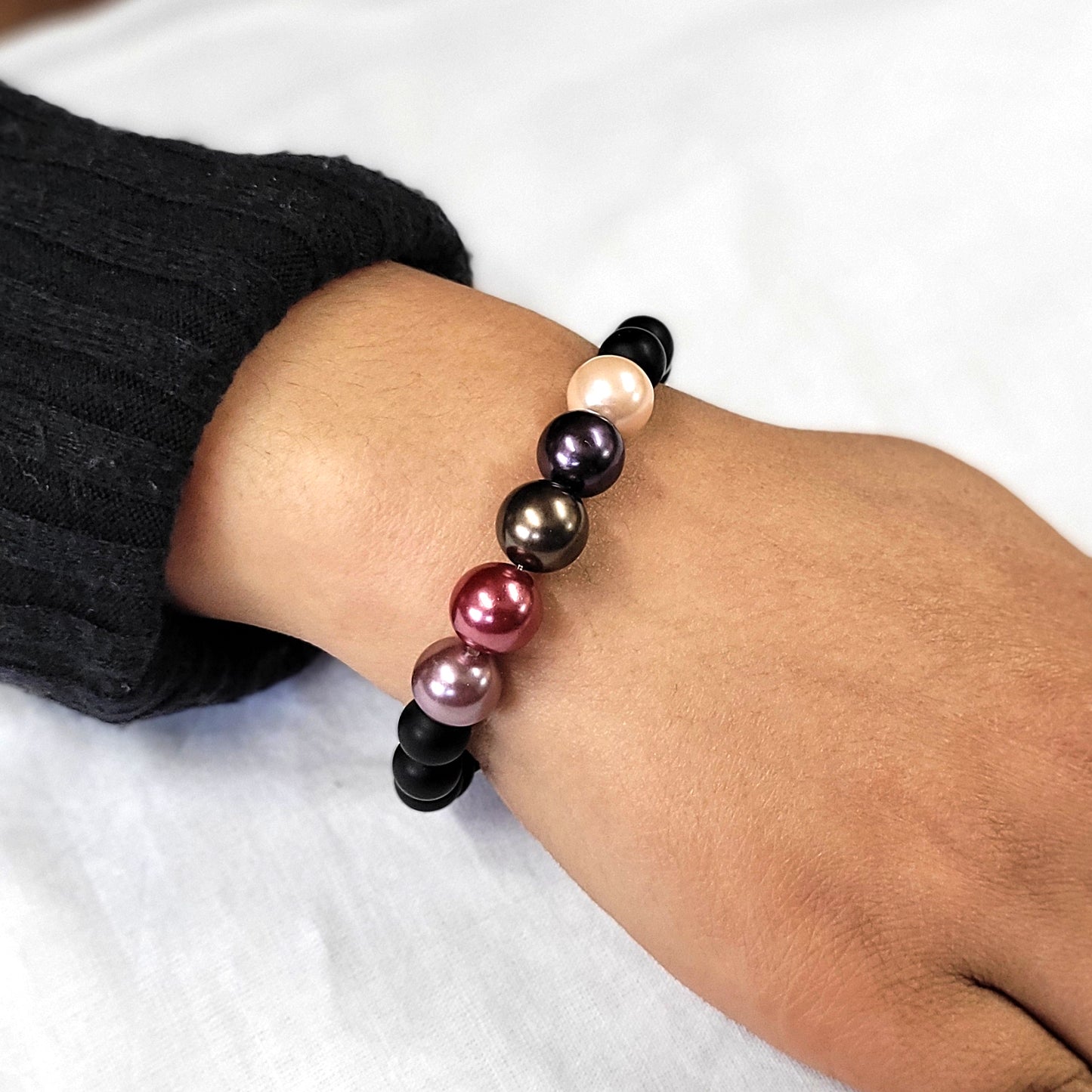 Multicolor Shell Pearls 10mm Bracelet With 8mm Black Beads