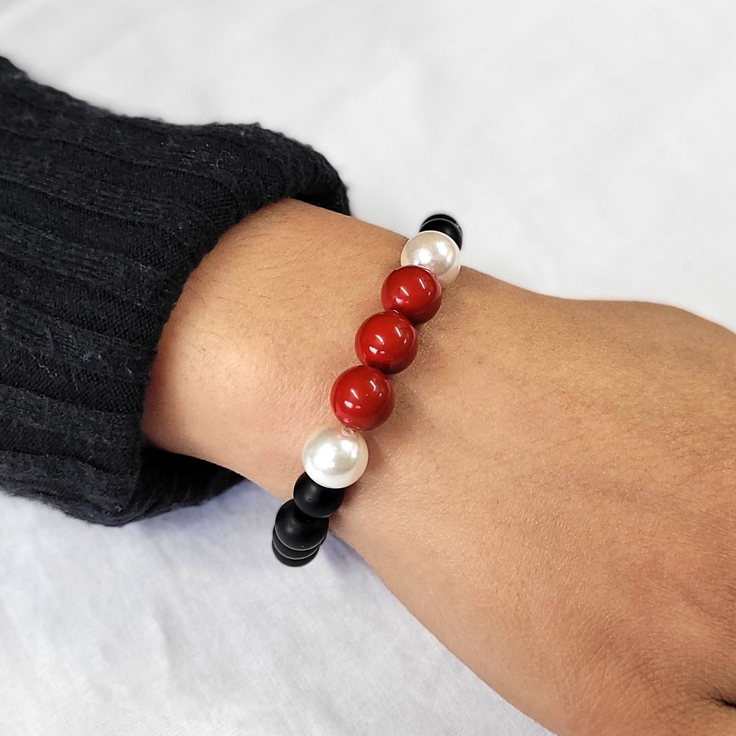 Red And White Shell Pearls 10mm Bracelet With 8mm Black Beads