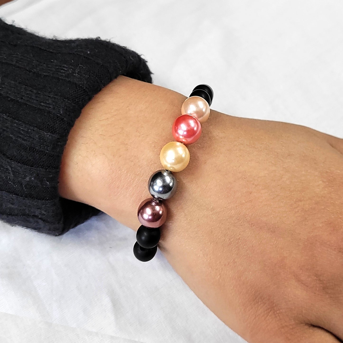 Multicolor Shell Pearls 10mm Bracelet With 8mm Black Beads