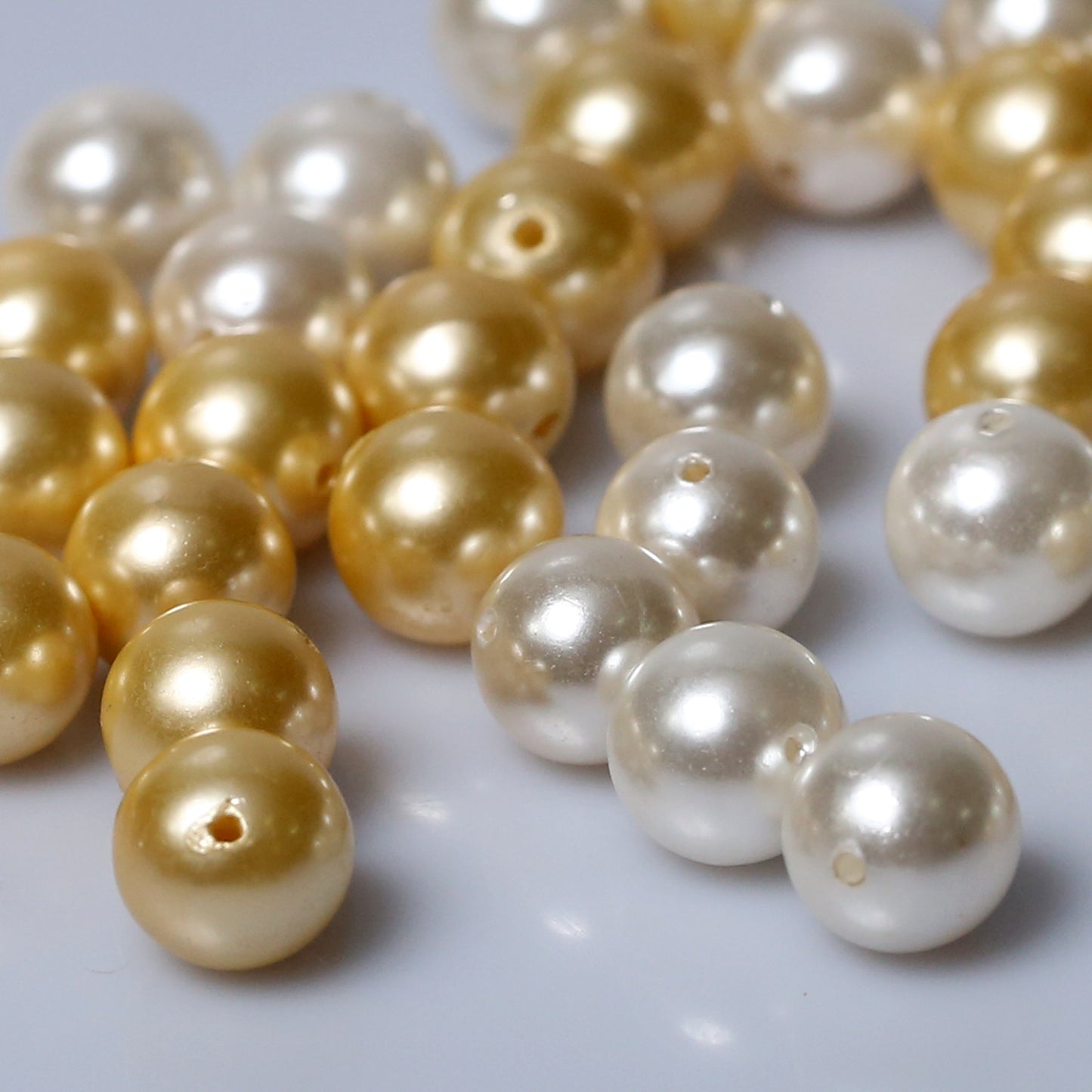 Imeora Golden White 8 mm Shell Pearl Bracelet