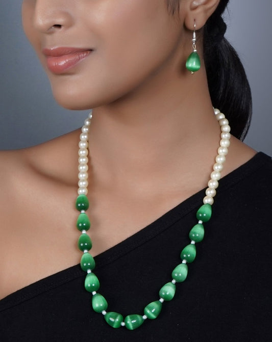 Imeora Exclusive Shell Pearl And Green Monalisa Stone Combination Necklace Set